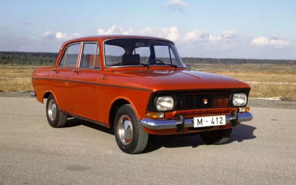 "Автоекспорт" иска да освежи модели, за да си върне международните пазари. Но в същото време не иска да инвестира много средства в създаването на изцяло нов модел. 
Инженерите и дизайнерите на Porsche се опитват да помогнат, доколкото това ограничение им позволява. Слагат на москвича черна решетка и черни емблеми и лайстни, оборудват го с по-широки джанти. 
